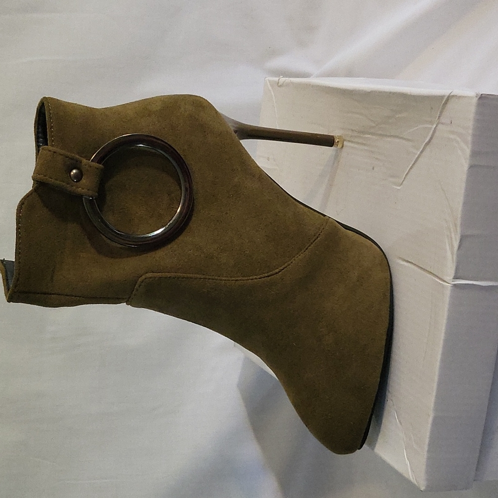 Womans olive booties